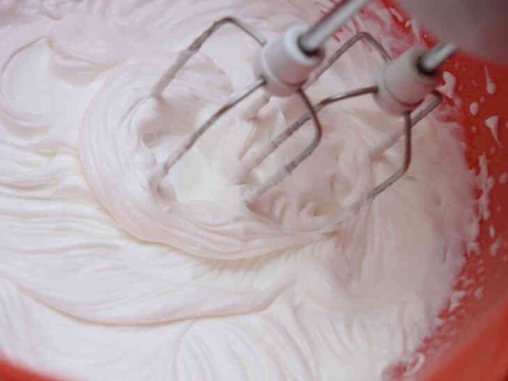 Image intitulee Cream_Cake_and_Electric_Mixer_73987